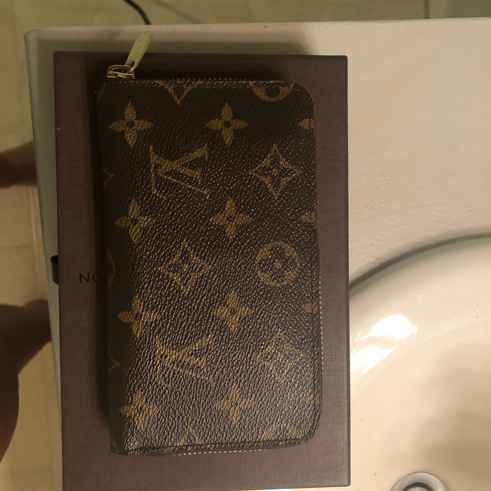 Sold ❌❌❌Louis Vuitton small monogram Zippy Wallet